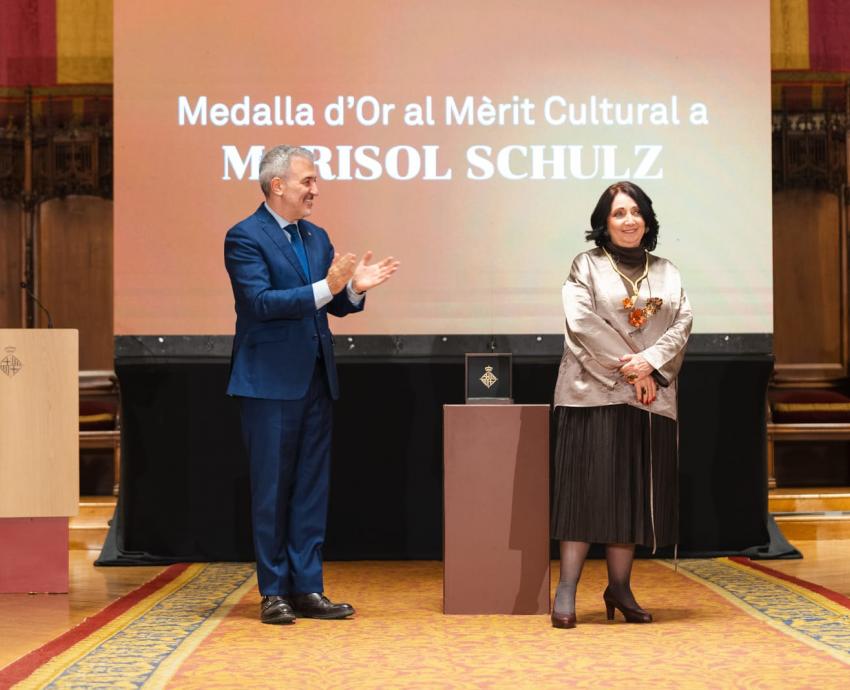 Distinguen a Marisol Schulz con la Medalla de oro al Mérito cultural en Barcelona