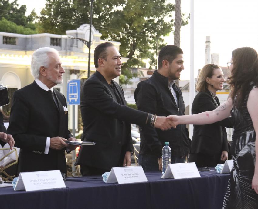 Rinde homenaje a José Manuel Jurado Parres, maestro emérito de la UdeG, con presea “Leo Honoris” 