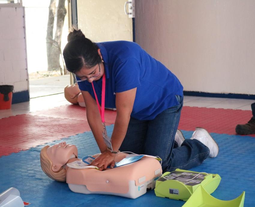 Capacitan a personal del CULagos en materia de cardioprotección