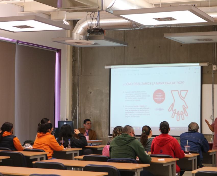 Capacitan a personal del CULagos en materia de cardioprotección