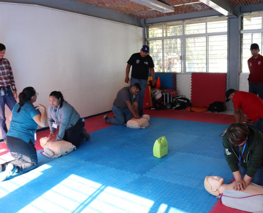 Capacitan a personal del CULagos en materia de cardioprotección