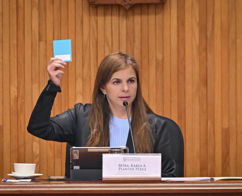 Aprueba UdeG ingreso directo a hijas e hijos de bomberos caídos en su deber