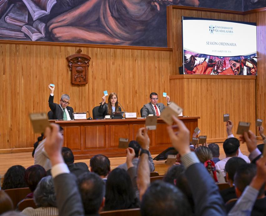Aprueba UdeG ingreso directo a hijas e hijos de bomberos caídos en su deber