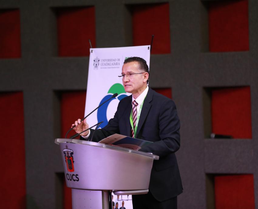 Población en Jalisco vive más, pero con menos calidad de vida, advierte académico 