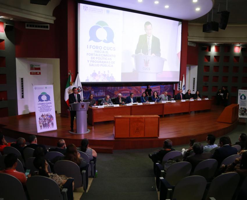 Población en Jalisco vive más, pero con menos calidad de vida, advierte académico 