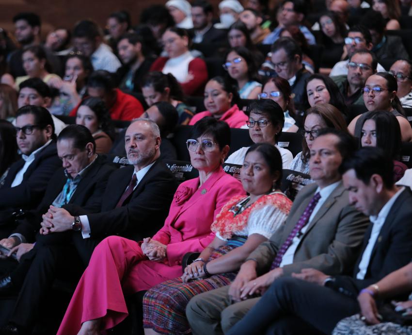 Rigoberta Menchú: la medicina es una misión de felicidad y esperanza