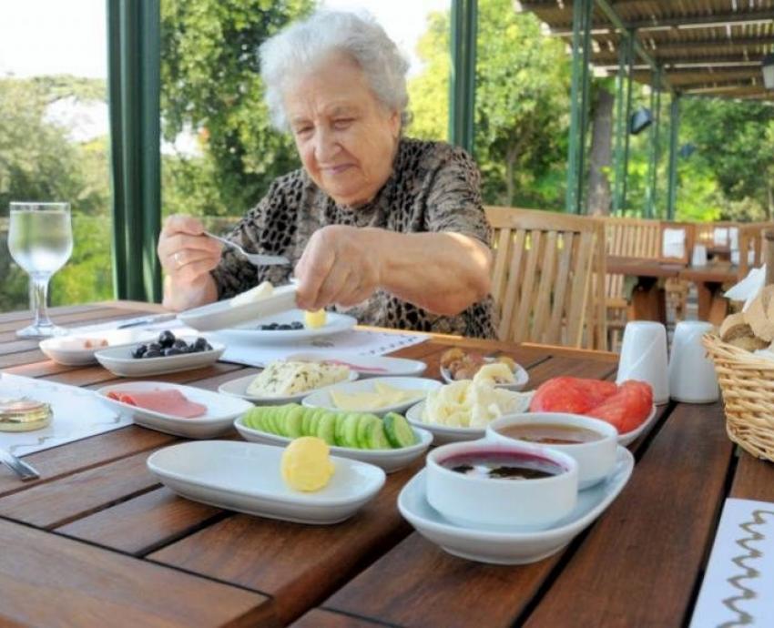 Movimiento y buena alimentación, claves para una vejez digna