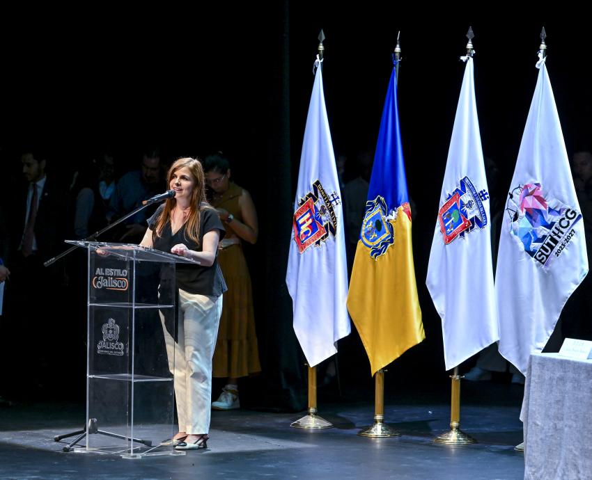 Rectora General entrega nombramientos de base a personal médico, técnico y de servicio del HCG