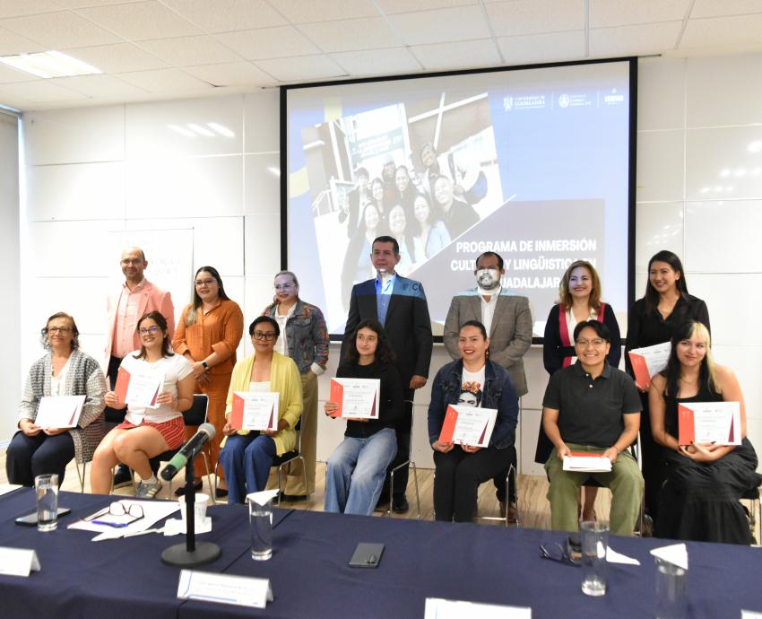 Estudiantes y profesores de Los Ángeles participan en programa de inmersión lingüística y cultural