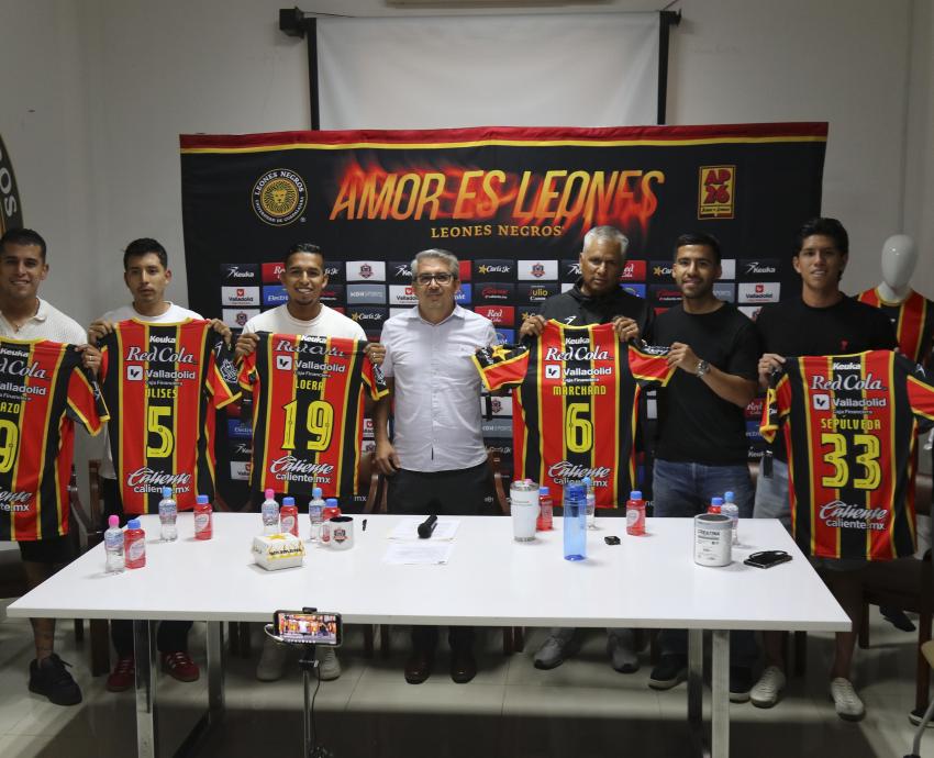 Presentan Leones Negros a sus refuerzos y levantan la voz por el ascenso previo a su debut en casa