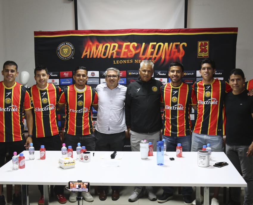 Presentan Leones Negros a sus refuerzos y levantan la voz por el ascenso previo a su debut en casa
