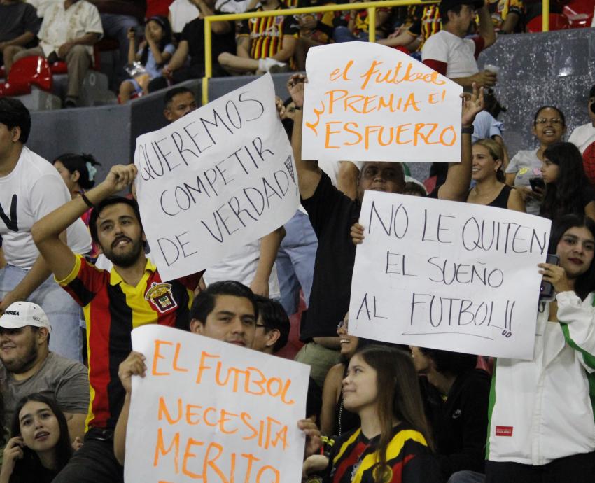 Afición de Leones Negros pide el regreso del ascenso