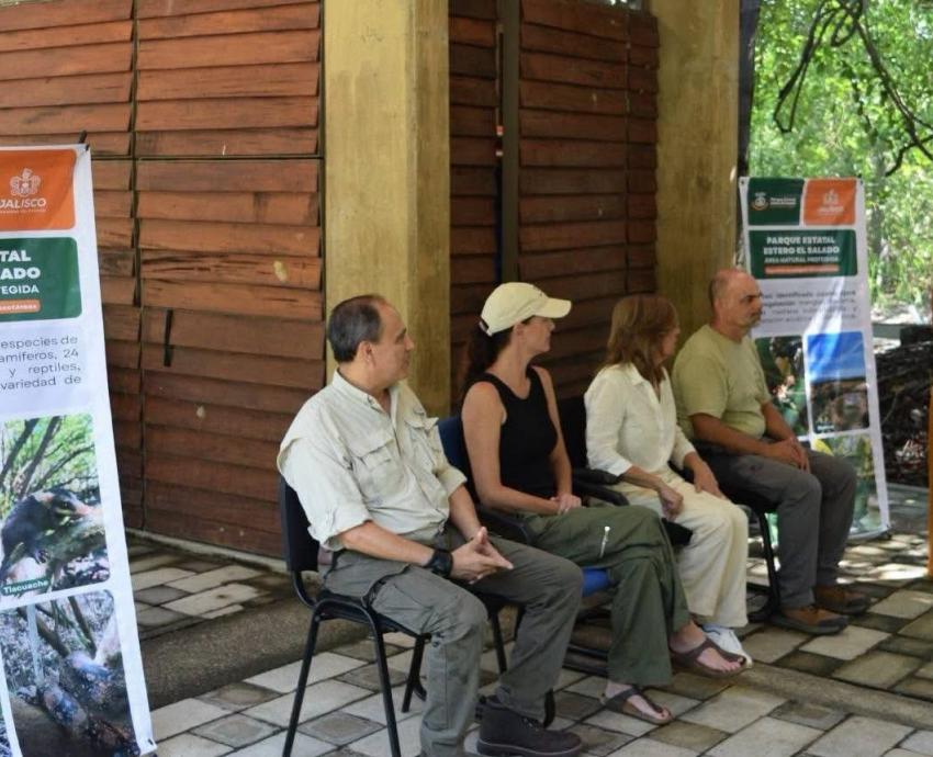 Participa CUCosta en liberación de 180 crías de iguana verde durante el 26 aniversario del estero El Salado