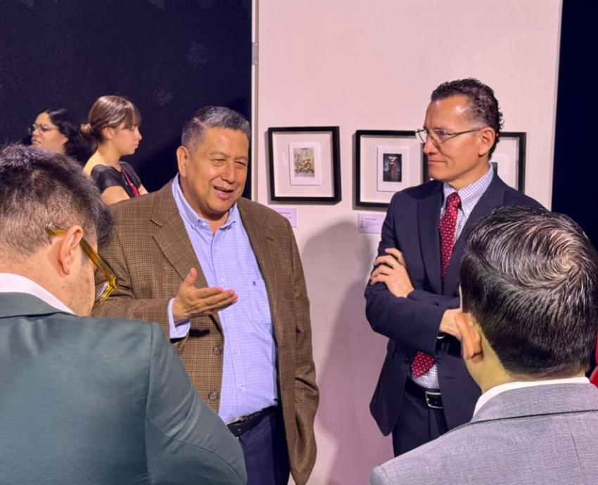 Presenta CUCS exposición “Perlas por la corona” en el Centro cultural Atkinson