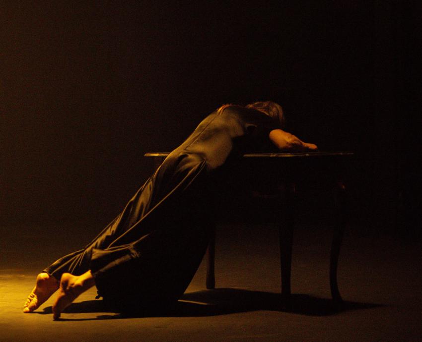 Luz Arcas presenta “Morphine”, un rito de tránsito a través de la danza