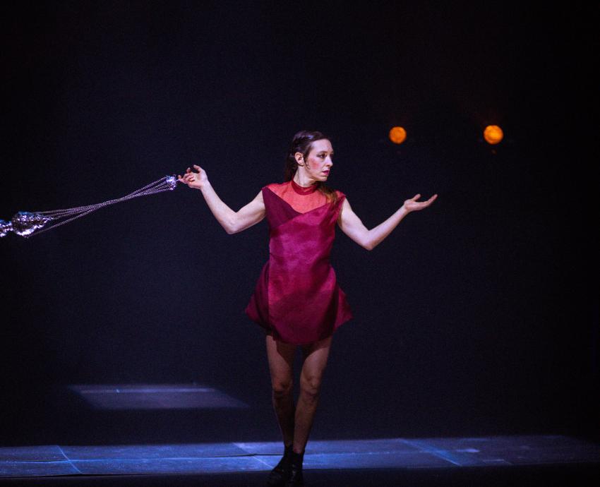 Luz Arcas presenta “Morphine”, un rito de tránsito a través de la danza
