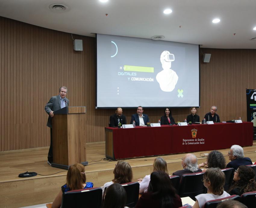 Celebran 40 años del DECS del CUCSH explorando las humanidades digitales 