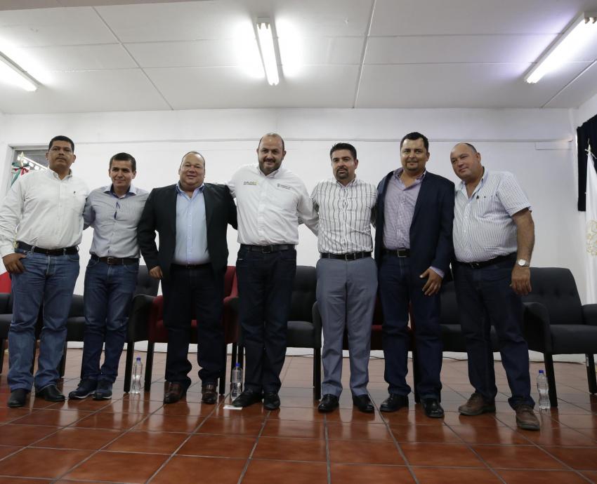 Rector General toma protesta a directores de preparatorias regionales de Casimiro Castillo y Cihuatlán