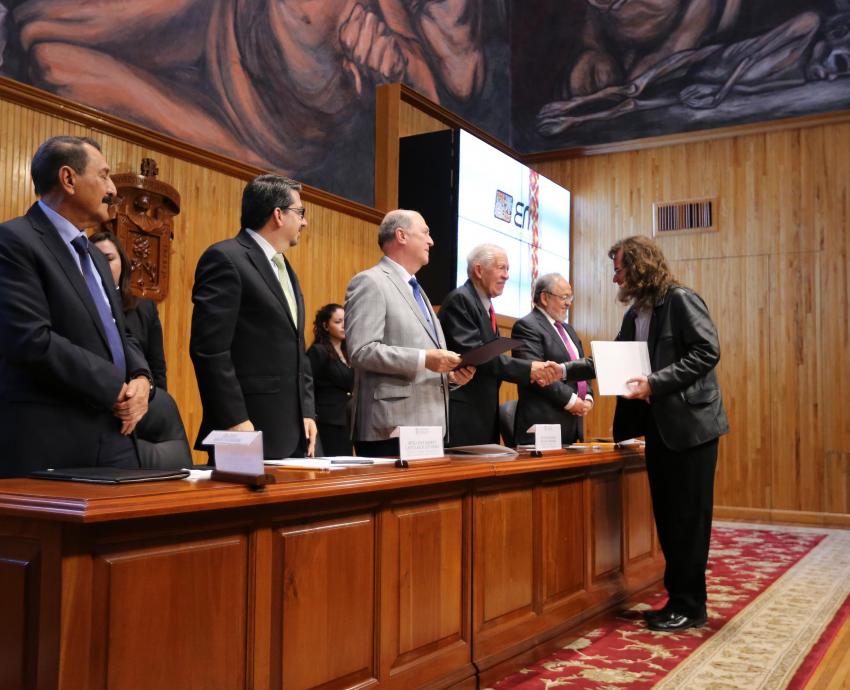 Entregan premio nacional “Eliseo Mendoza” al análisis económico