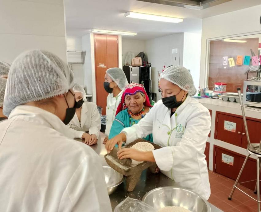 Comparten en CUCS conocimientos de la dieta de la milpa tradicional