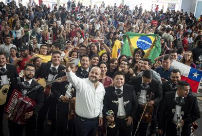 Dan bienvenida a mil 58 estudiantes de intercambio que llegan a la UdeG