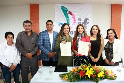 Académicas firman convenio de colaboración con el DIF Chapala