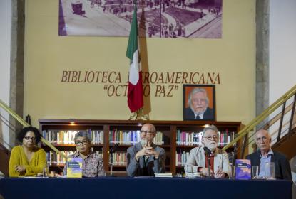 Presentan colección de ensayos sobre las crisis de América Latina 
