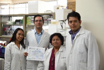 Estudiantes del CUCS son premiados por tesis sobre reducción de peso con extracto de árbol del neem