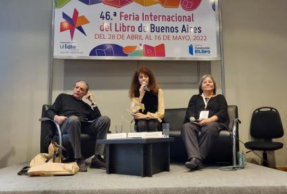 Diamela Eltit participó en la charla “La literatura como resistencia”, en la Feria Internacional del Libro de Buenos Aires