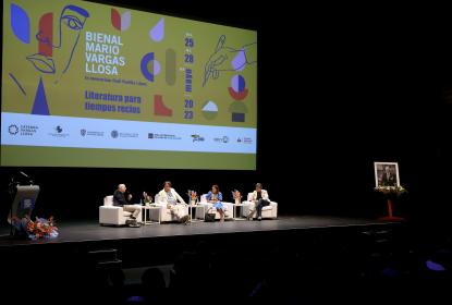 Escritores hablan sobre literatura y violencia política en la Bienal Mario Vargas Llosa