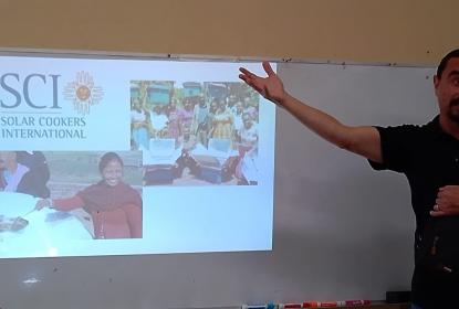 Brindan charla sobre “Cocina solar” a comunidad indígena en la Floresta del Colli