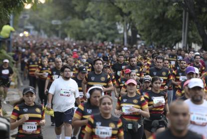 Ruge la manada en la 8va Carrera Leones Negros de la UdeG