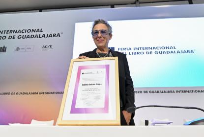Recibe Gabriela Cabezón Cámara Premio Sor Juana Inés de la Cruz 2024
