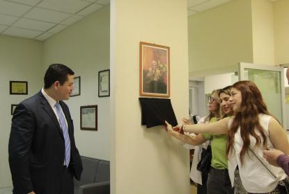 Develan placas en homenaje a tres figuras de Radio Universidad de Guadalajara