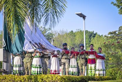 Celebra UdeG el Día de la Bandera con himno nacional en lengua wixárika 