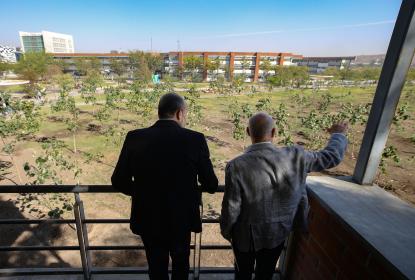 Inauguran el Bosque CUT, un monumento vivo en homenaje a Raúl Padilla y la Terraza Oasis