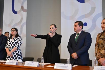 Rinde protesta la doctora Isabel López Pérez, primera Rectora del CUAAD