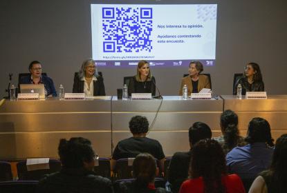 Charlan sobre el pacto patriarcal durante Cátedra de Unesco en CUAAD