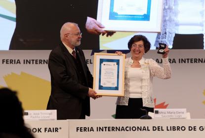María Elena Saucedo Lugo recibió el Homenaje al Bibliotecario en la FIL
