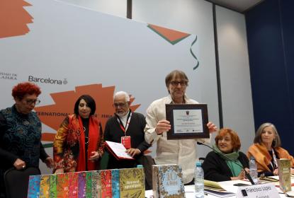 Francisco López Serrano recibe el Premio Ciudad y Naturaleza “José Emilio Pacheco” en la FIL
