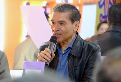 Una mirada a las realidades violentas con “Los jardines ajenos”, del poeta Baudelio Lara