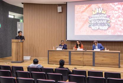 Una Isu: el rapero trilingüe que une luchas a través de las lenguas originarias