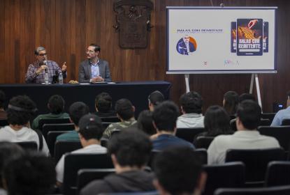Presentan libro sobre dinámica bilateral en el tráfico de armas y drogas México-EUA 