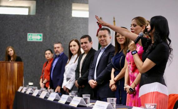 Dulce María Zúñiga Chávez rinde protesta como primera Rectora del CUCSH