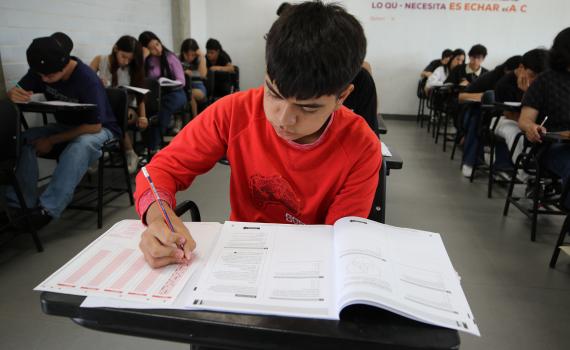 Presentan examen de admisión 38 mil 146 aspirantes a bachilleratos de la UdeG
