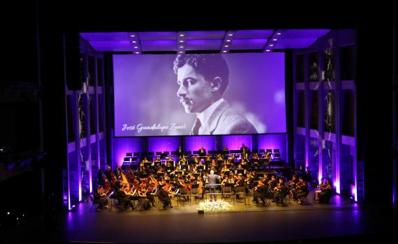 Celebra UdeG centenario de su refundación con homenaje a sus figuras destacadas