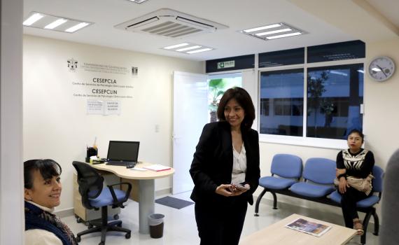 Por cada peso que gana un hombre, una mujer recibe 65 centavos: así impacta la brecha salarial en Jalisco 