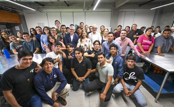 Inaugura Karla Planter laboratorios de Odontología e Ingeniería civil en CUTlajomulco